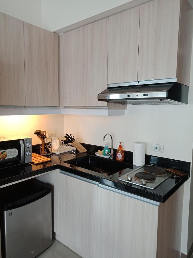 Mabolo Garden Flat A6 With Free Rooftop Pool Cebu ภายนอก รูปภาพ