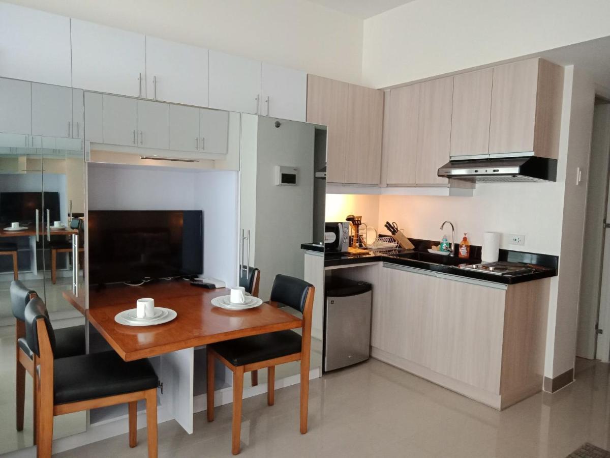 Mabolo Garden Flat A6 With Free Rooftop Pool Cebu ภายนอก รูปภาพ