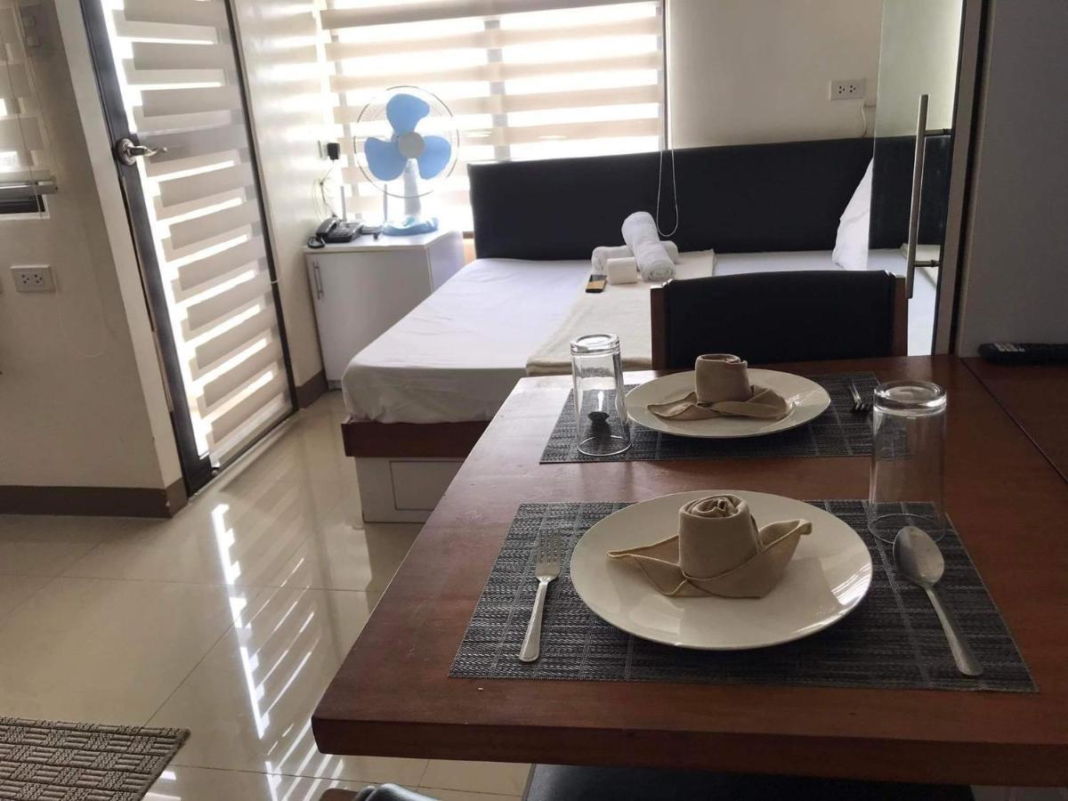Mabolo Garden Flat A6 With Free Rooftop Pool Cebu ภายนอก รูปภาพ