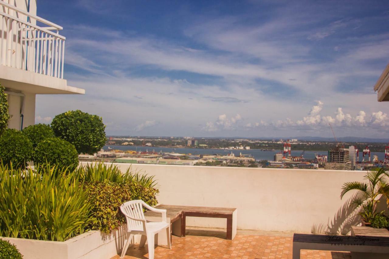 Mabolo Garden Flat A6 With Free Rooftop Pool Cebu ภายนอก รูปภาพ